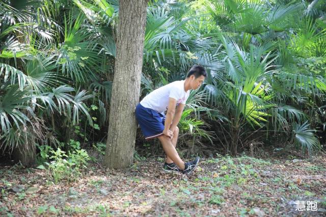 小臂拉伸细节,跳绳热身拉伸动作细节