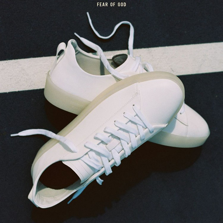 小白鞋夏季潮牌有哪些,夏日小白鞋潮鞋搭配