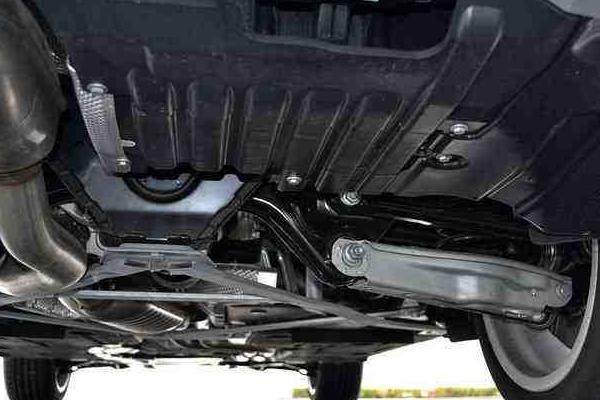 宝马x1三个缸的车到底怎么样,宝马x11.5t三缸发动机抖动