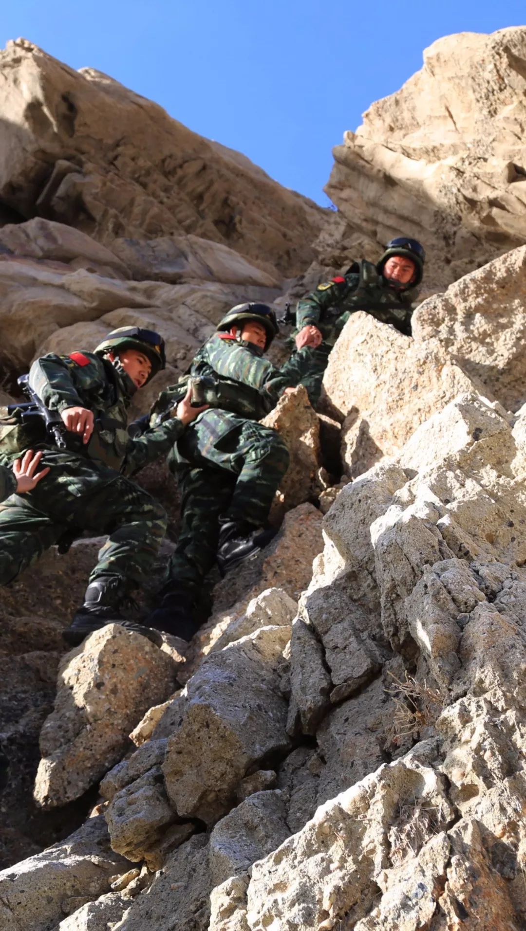 警武帅气震撼视频,中国最美警察视频