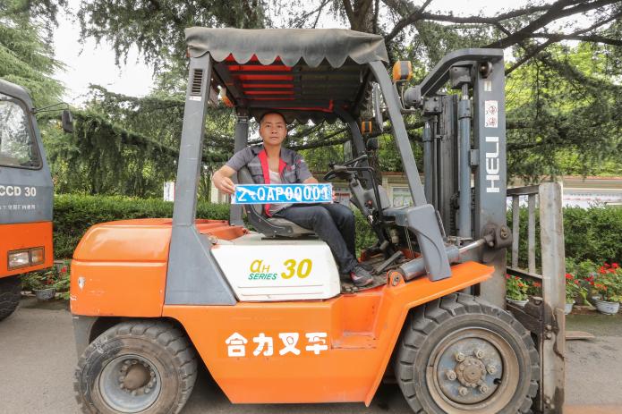 贵阳非道路移动机械注意申报编码登记，安装“环保身份证”