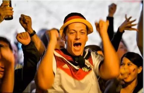 1天赚2000的工作,1天挣100000的小生意