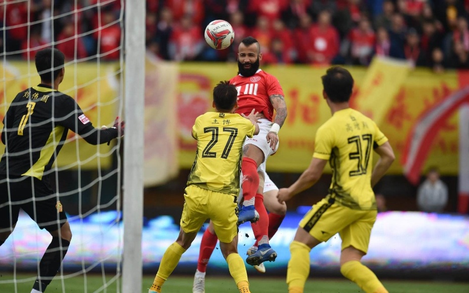 一记石破惊天的任意球,一记回旋踢