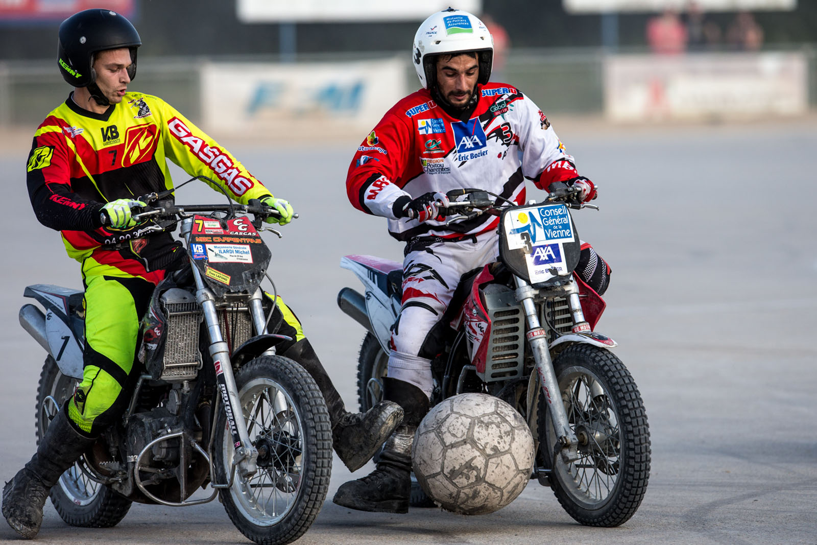 球不是这么踢滴原版粤语,球不是这么踢的粤语