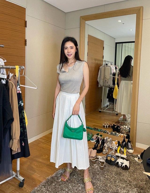 秋瓷炫日常穿衣服,秋瓷炫穿紧身裤出席活动