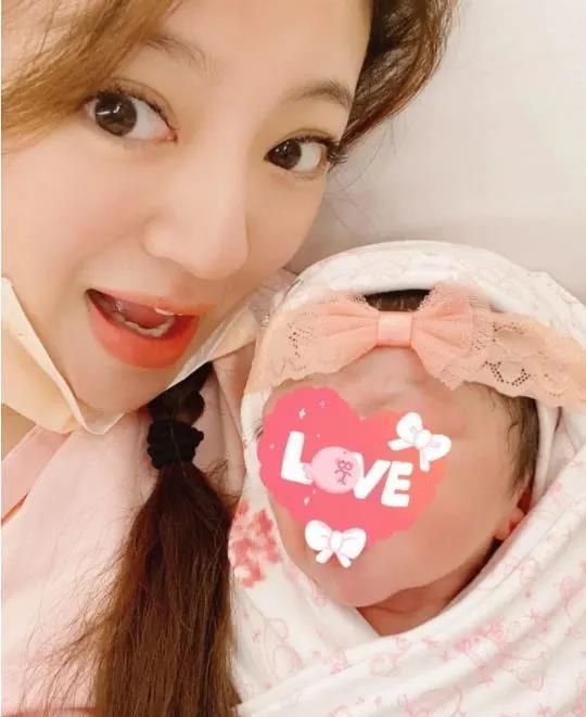 当妈不容易坐月子,安以轩复工首晒照