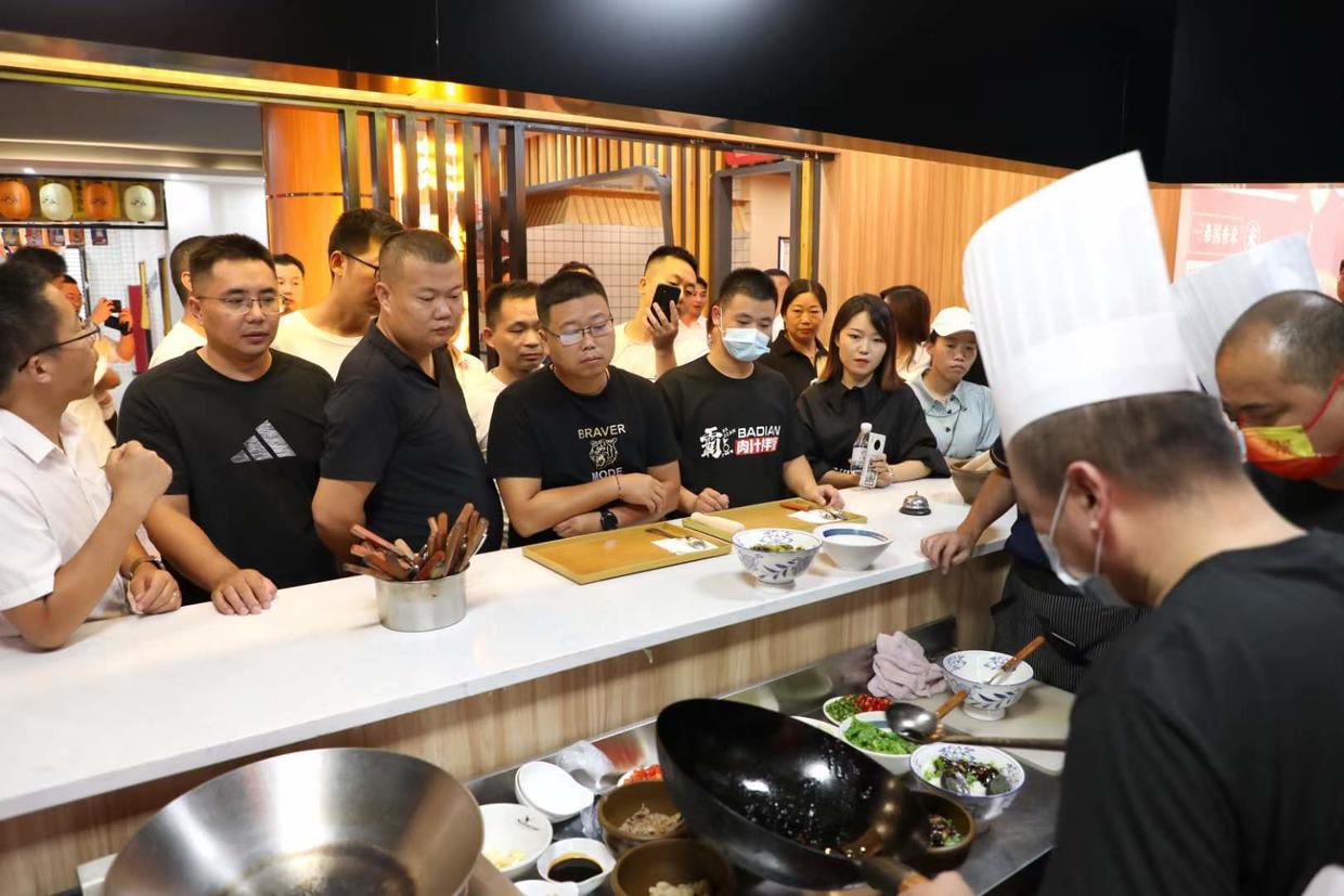 霸点ins风简餐店「现炒擂饭」,口味与颜值兼具,我没舍得公开