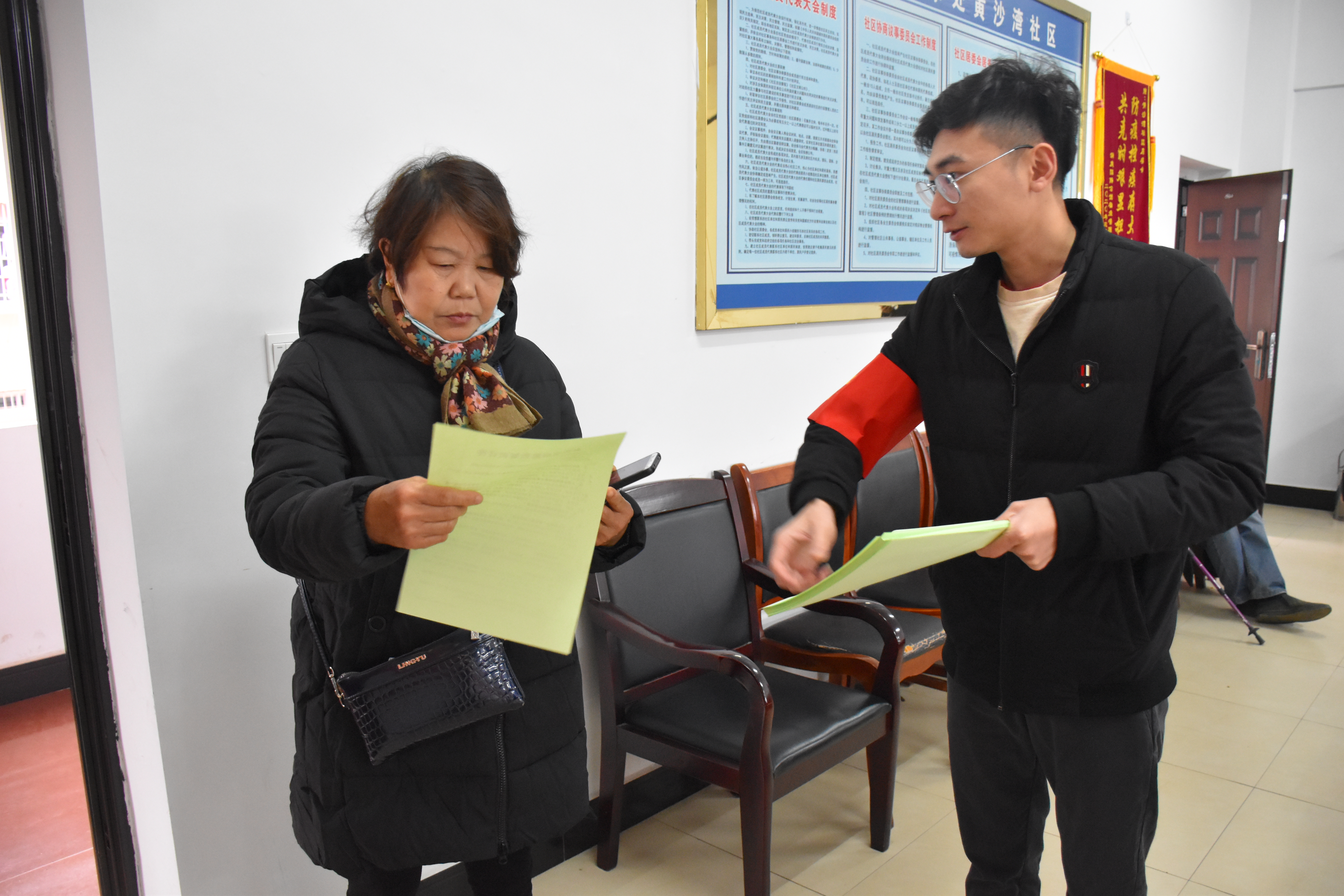 岳阳黄沙湾居民好惬意！血吸虫病免费检查送到家门口