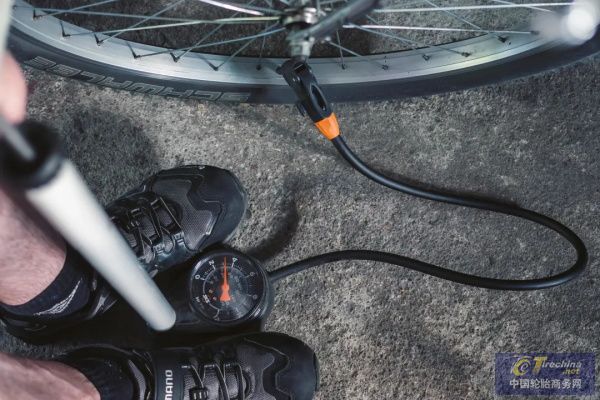 如何自己动手更换自行车轮胎,轮胎教程视频大全