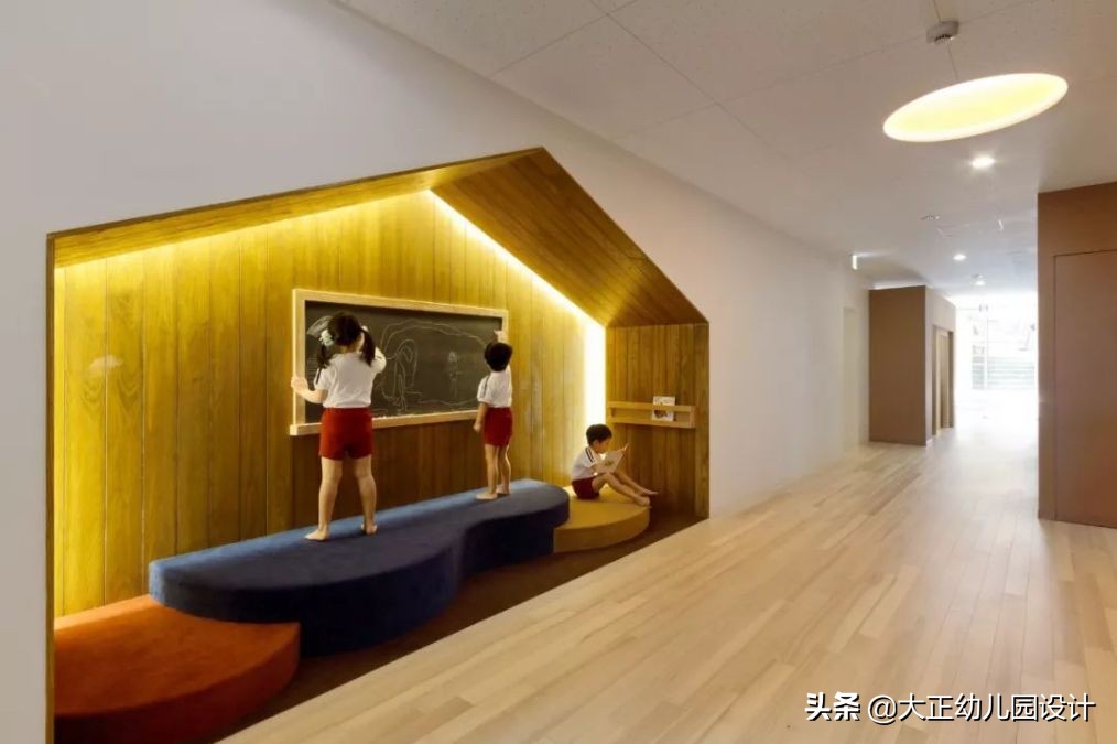 这所面朝大海的幼儿园，没有玩具，但幼儿园本身就是最好玩具