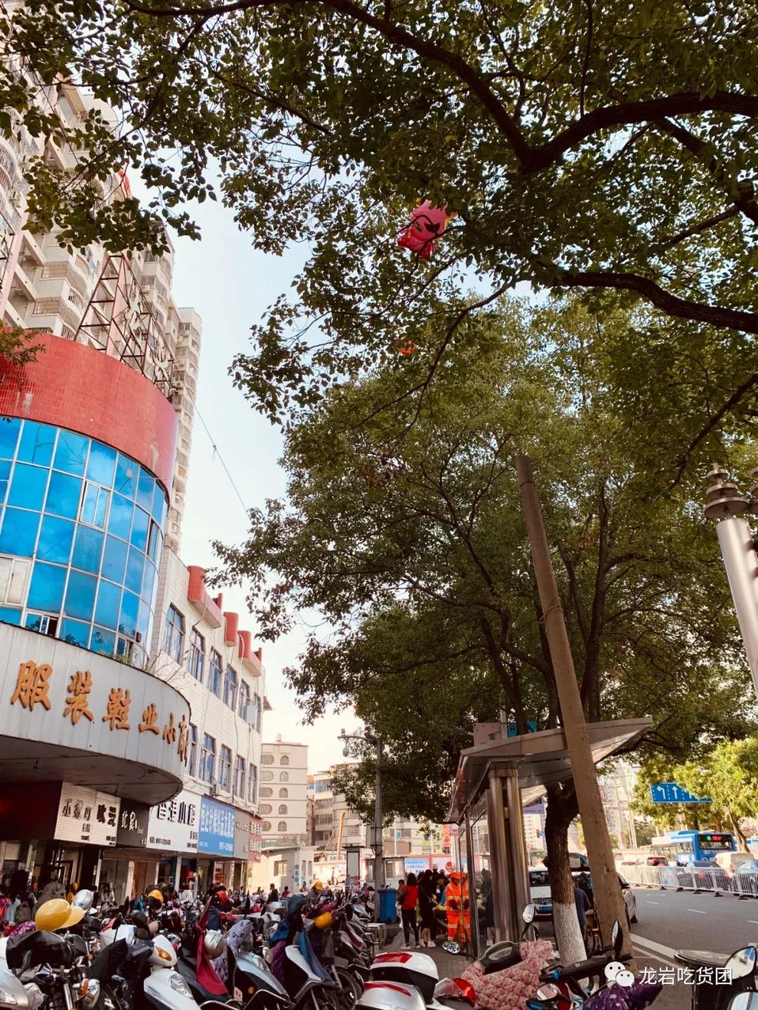 重庆渝北龙兴广场附近购物商场,前方到站工贸