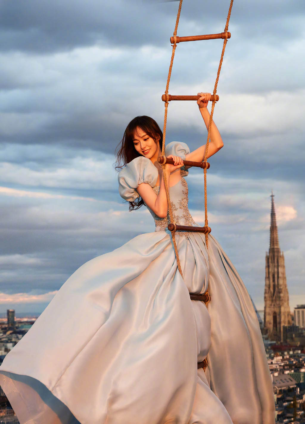 花8000买芭比娃娃,花1000多给手办买了件衣服