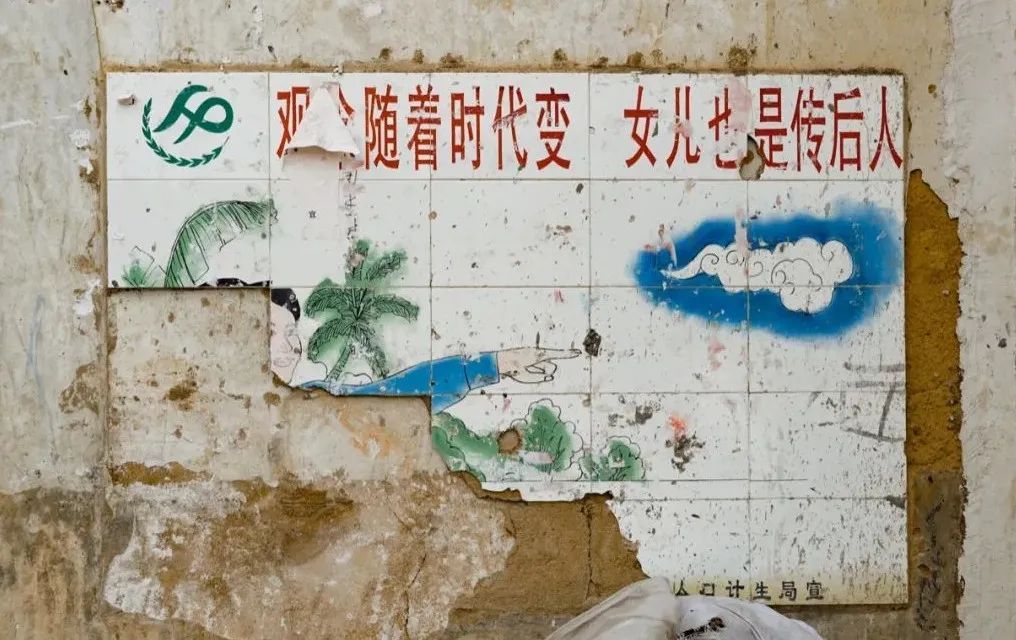 东北大妞拍废墟,东北大妞年轻照片