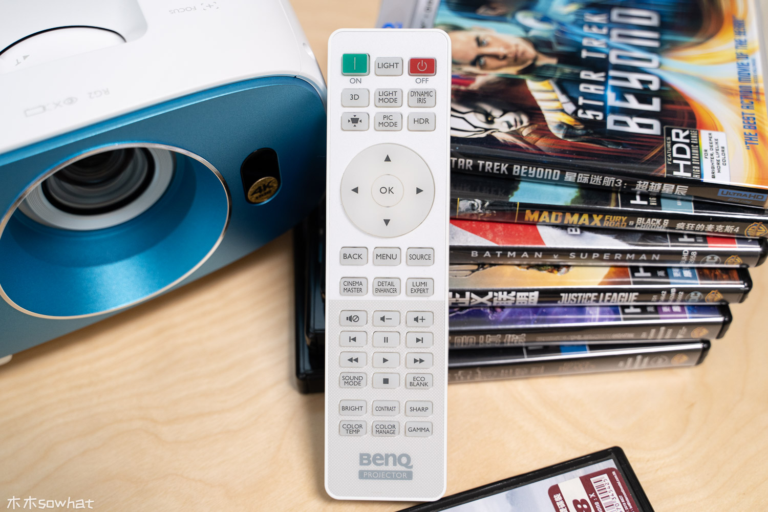 8000块的4K投影仪效果怎么样,800元的1080p的投影仪