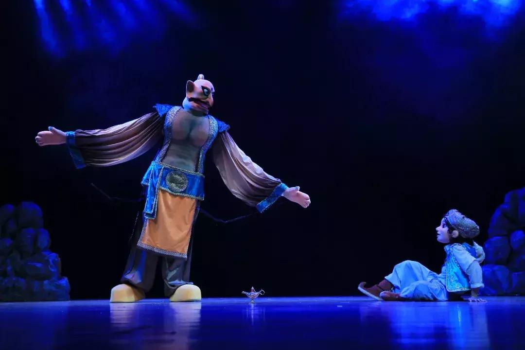 阿拉丁神灯中的飞毯来自于西亚吗,阿拉丁神灯的飞毯是怎么飞起来的