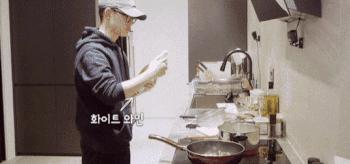 都暻秀金钟仁厨艺比拼,exo的都暻秀经历了什么性情大变