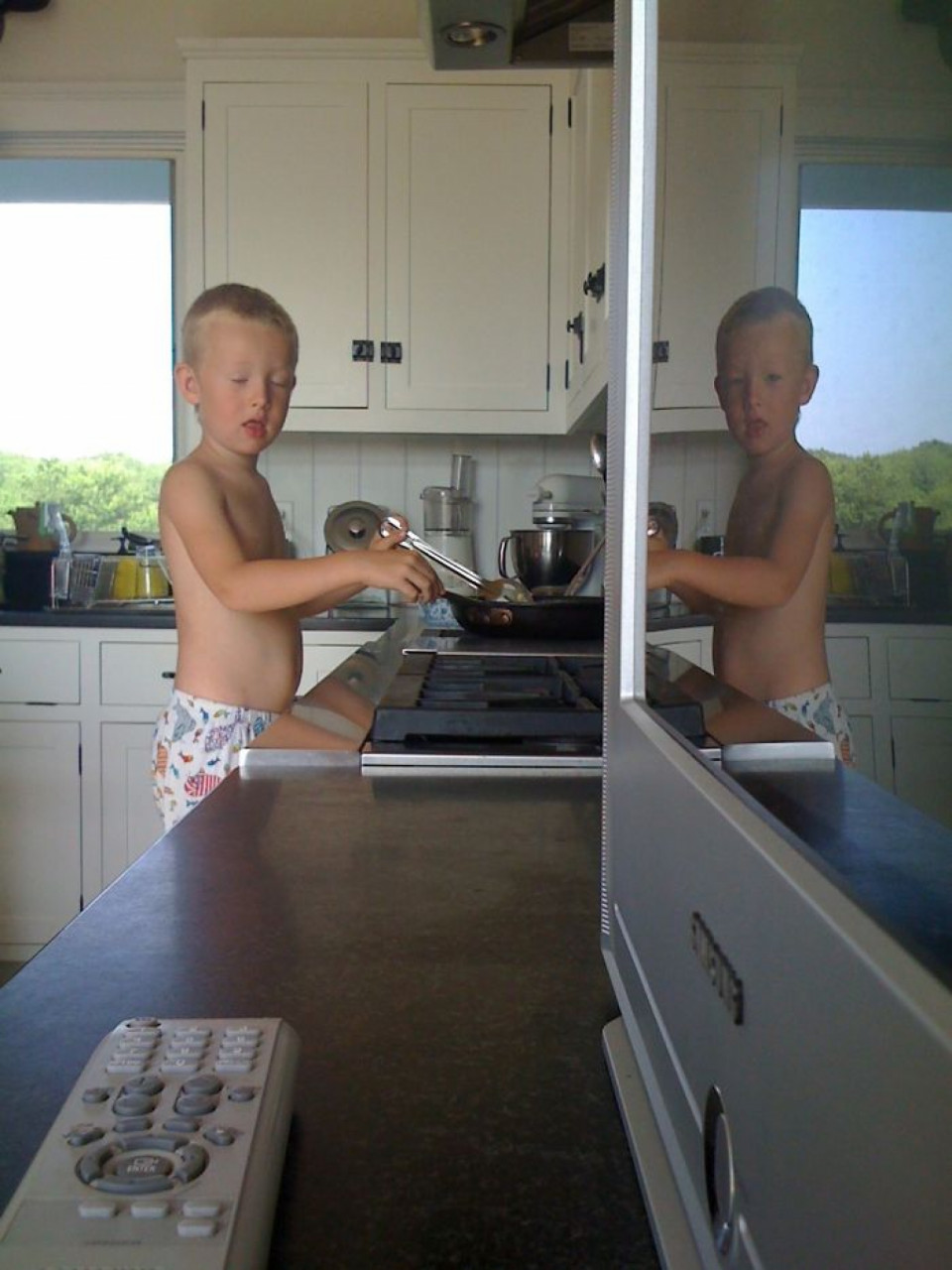 详细说一下连续30天对镜子说你是谁结果发生怪异事件的看法