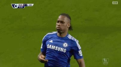 我有一个特别喜欢的老师,一个喜欢足球的体育老师