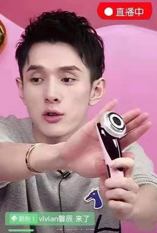 44岁李小冉美颜,李小冉真的是越成熟越美