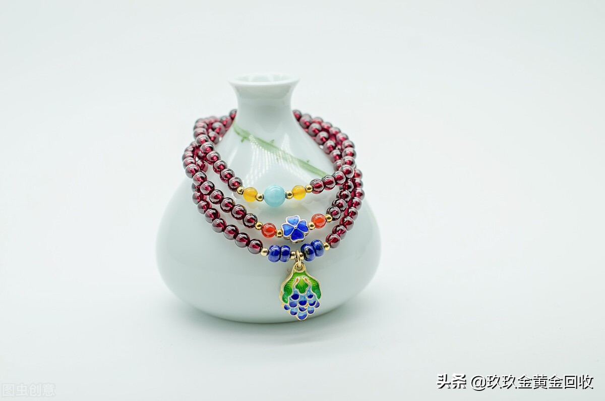 老凤祥黄金9999足金卖多少钱一克,老凤祥黄金和普通金店价格差多少