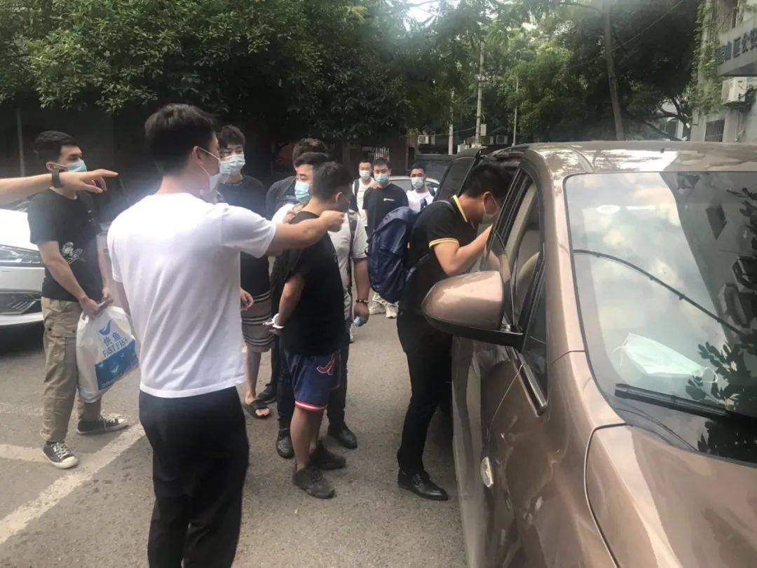 95后小伙组织卖假鞋超七千万元，被抓时手机订单每秒十几单