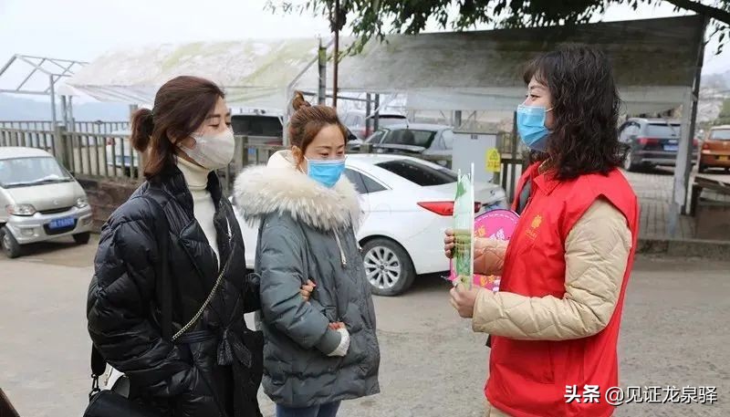 公筷公勺用起来，打好“舌尖上的防疫战”！