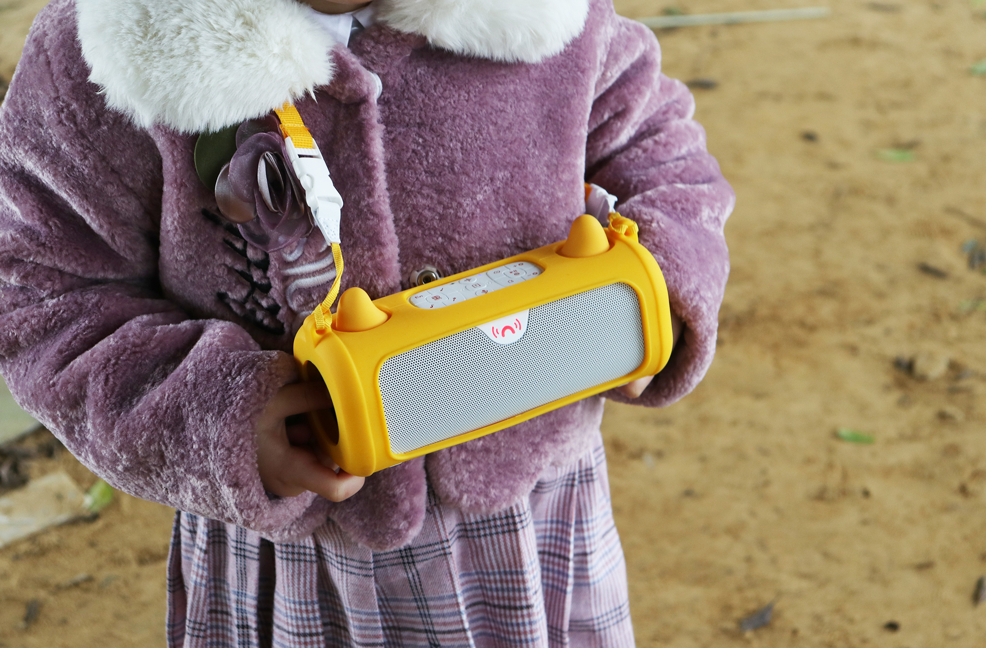 它不单单是儿童熏教机，它还是你一家大小的音箱牛