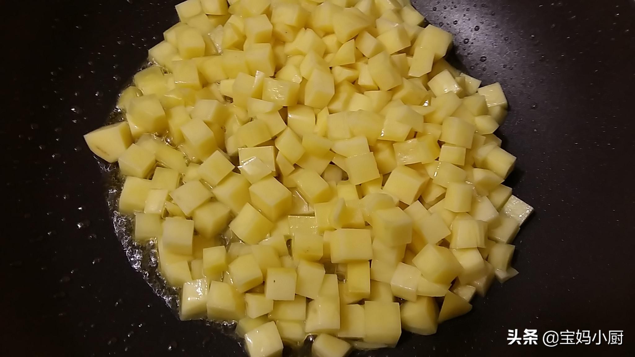 鸡肉炖土豆怎样做不腥不柴好吃,怎么清炖鸡肉又嫩又烂不老不柴