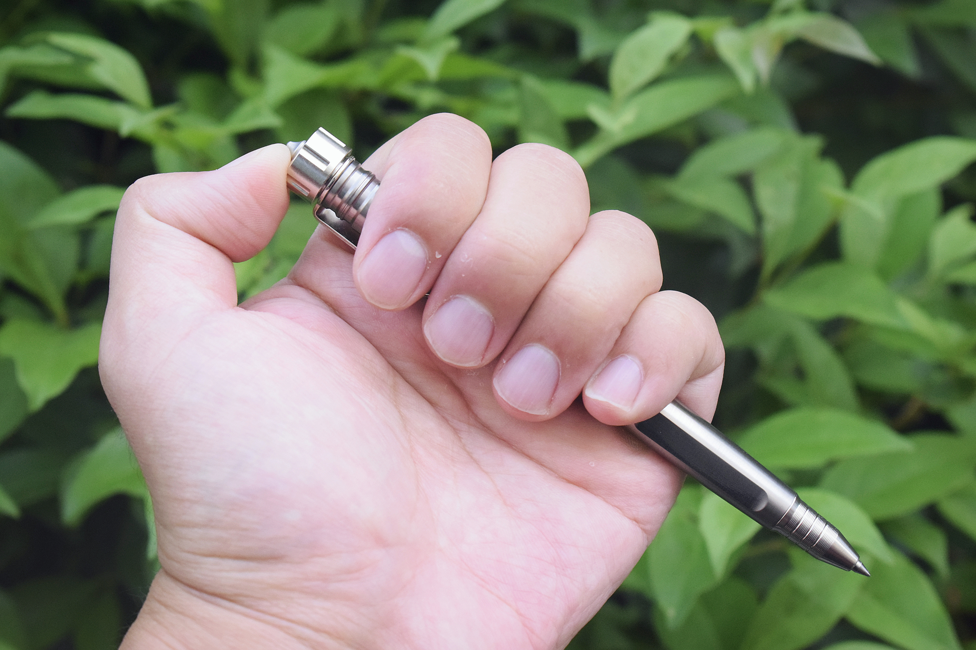 弘安保罗战术笔破窗效果,尊奢体验