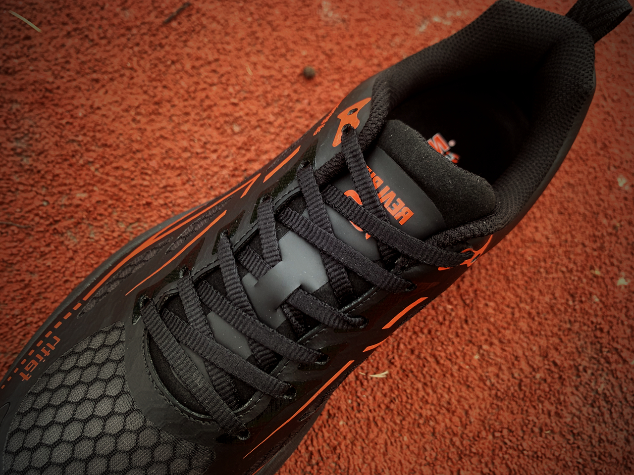 奔跑的Faith-咕咚R2信仰跑步鞋