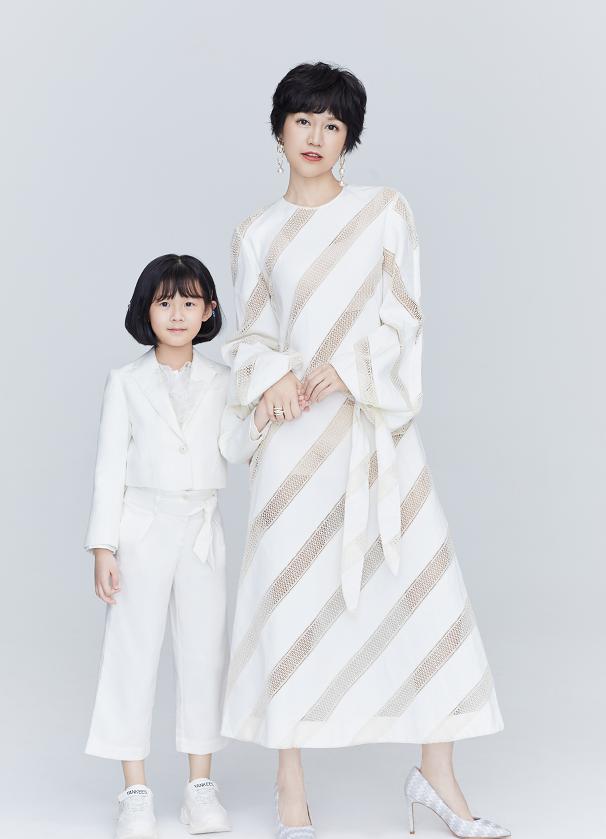 鲍蕾陆毅贝儿写真,鲍蕾母女照片