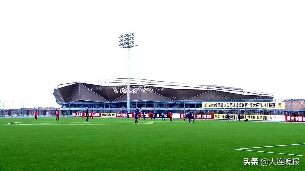 3万人足球场,大连大型专业足球场