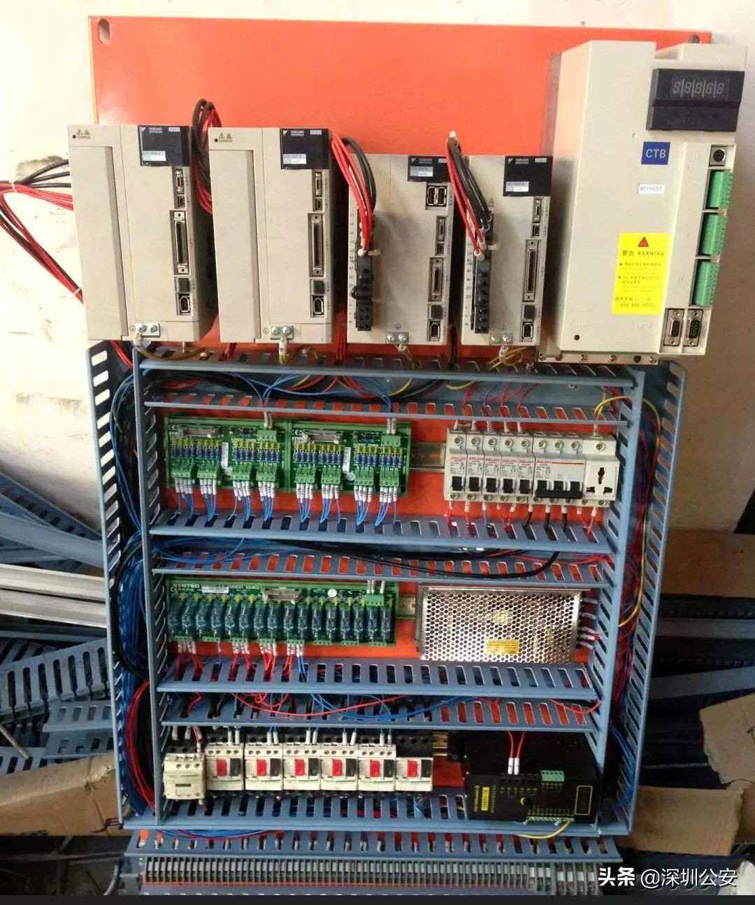 深圳电箱起火视频,深圳小区着火消防车