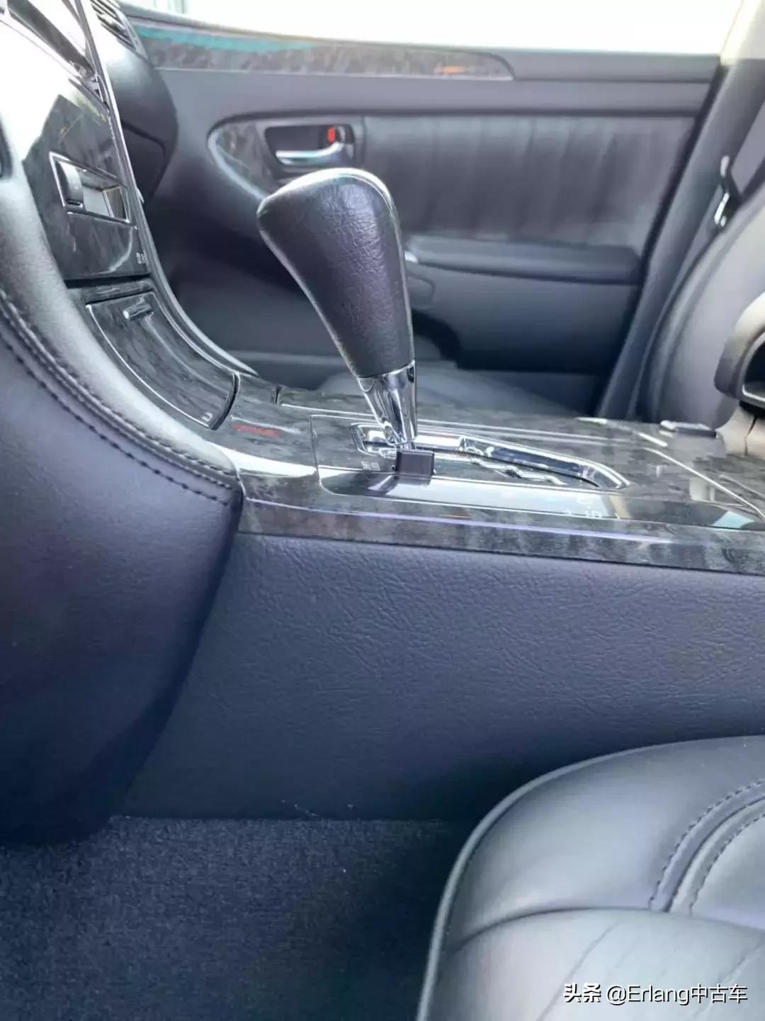 情怀皇冠最经典的12代,全新十六代丰田皇冠