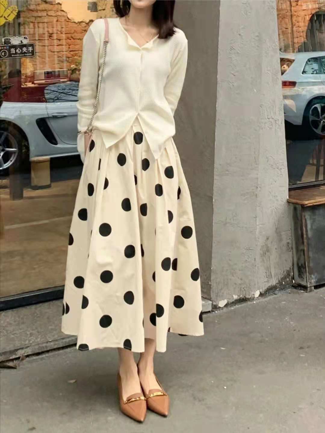 春天半身裙怎么搭配衣服,春天半身裙怎么搭配上衣图片