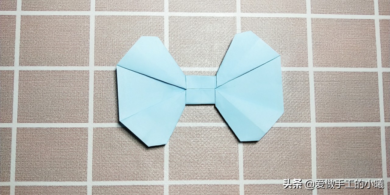 蝴蝶结折纸怎样贴在贺卡上好看,折纸简单又漂亮的蝴蝶结收纳盒