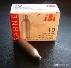 中国女留学生吸“笑气”成瘾：一年花十几万，瘫痪，坐轮椅回国！