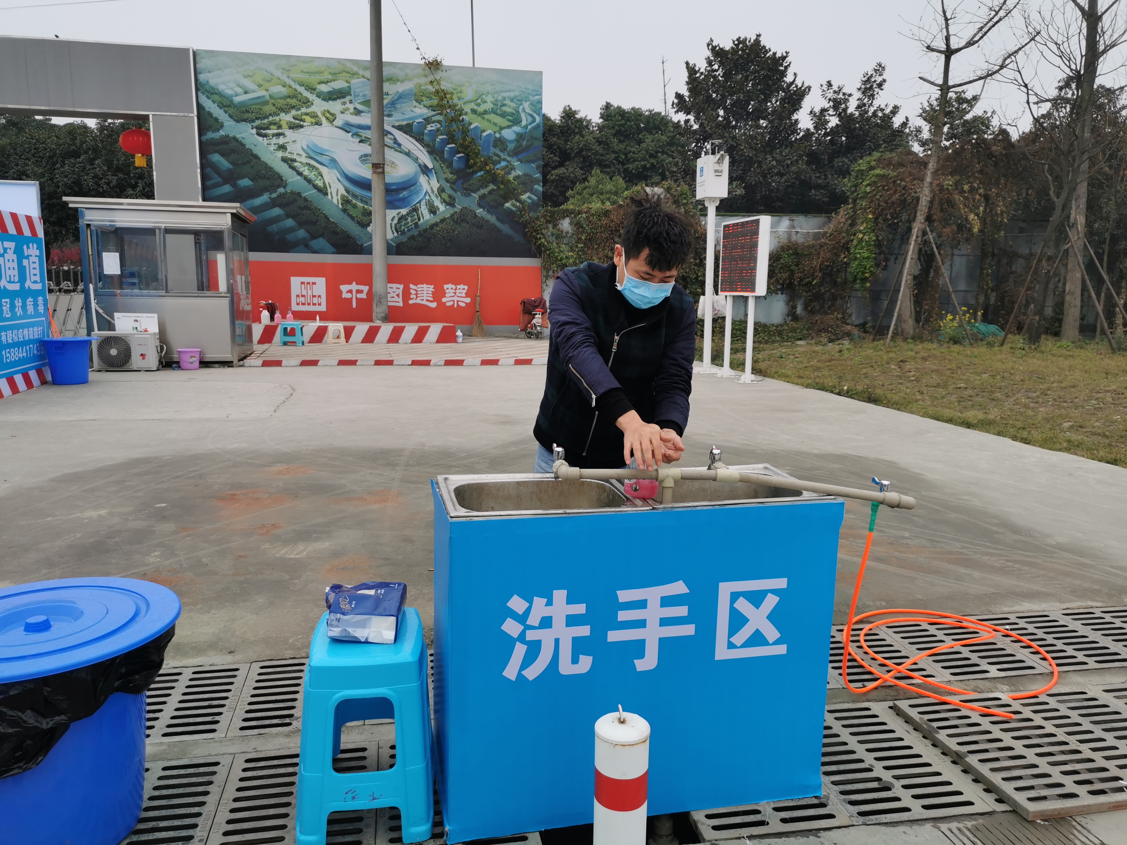 既要经济发展又要疫情防控,既要保安全又要促发展