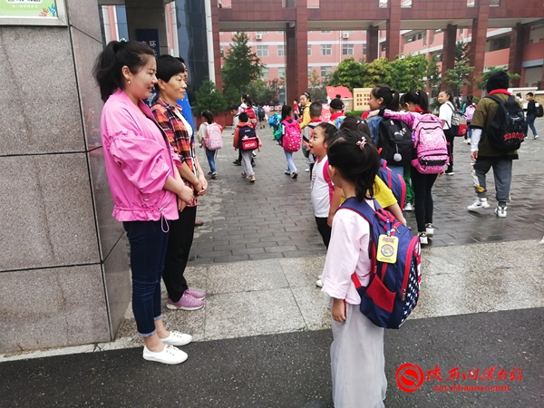 小学教师节爱心传递活动,小学生教师节感恩教师活动简报