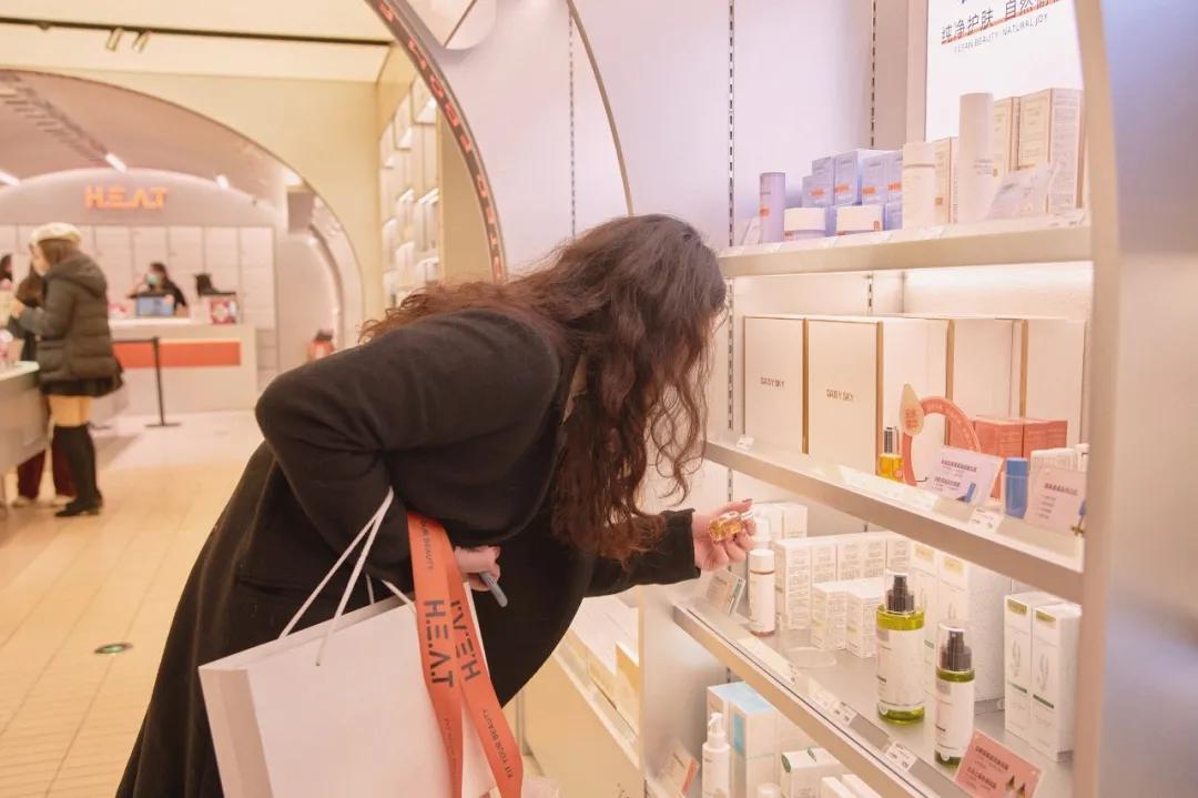 雏菊的天空护肤品真的好用吗 (雏菊的天空芳疗限定口红凯诗薇)