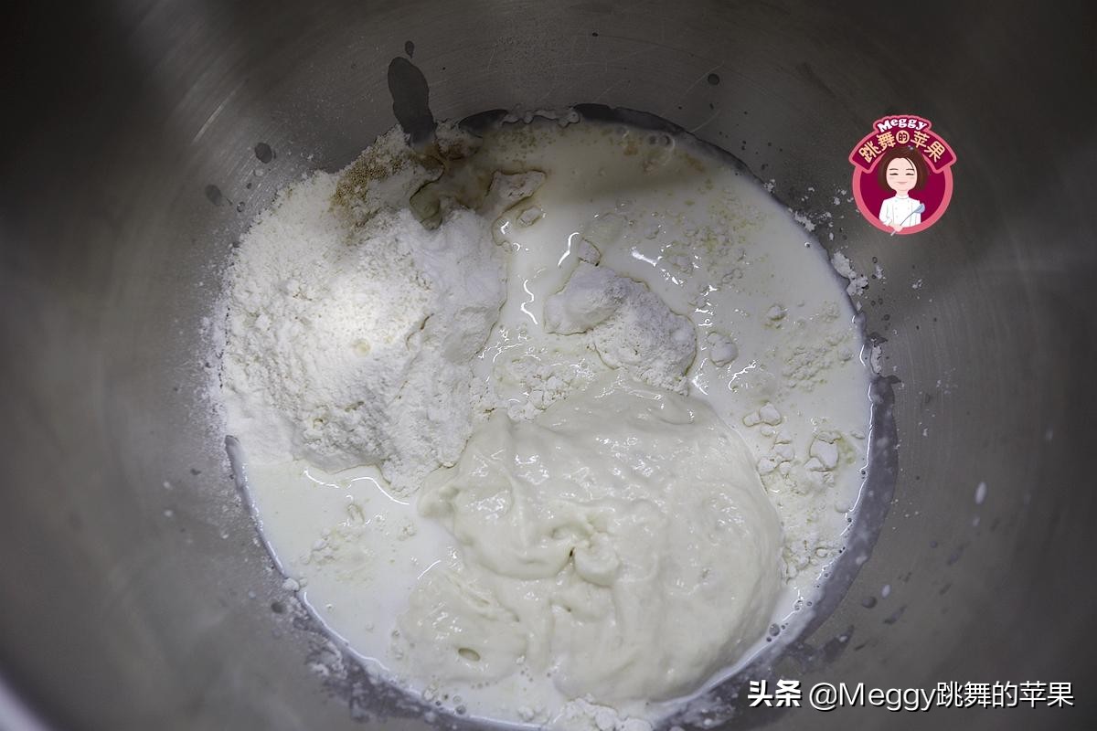 面包早餐整箱搭配草莓酱,柔软草莓酱