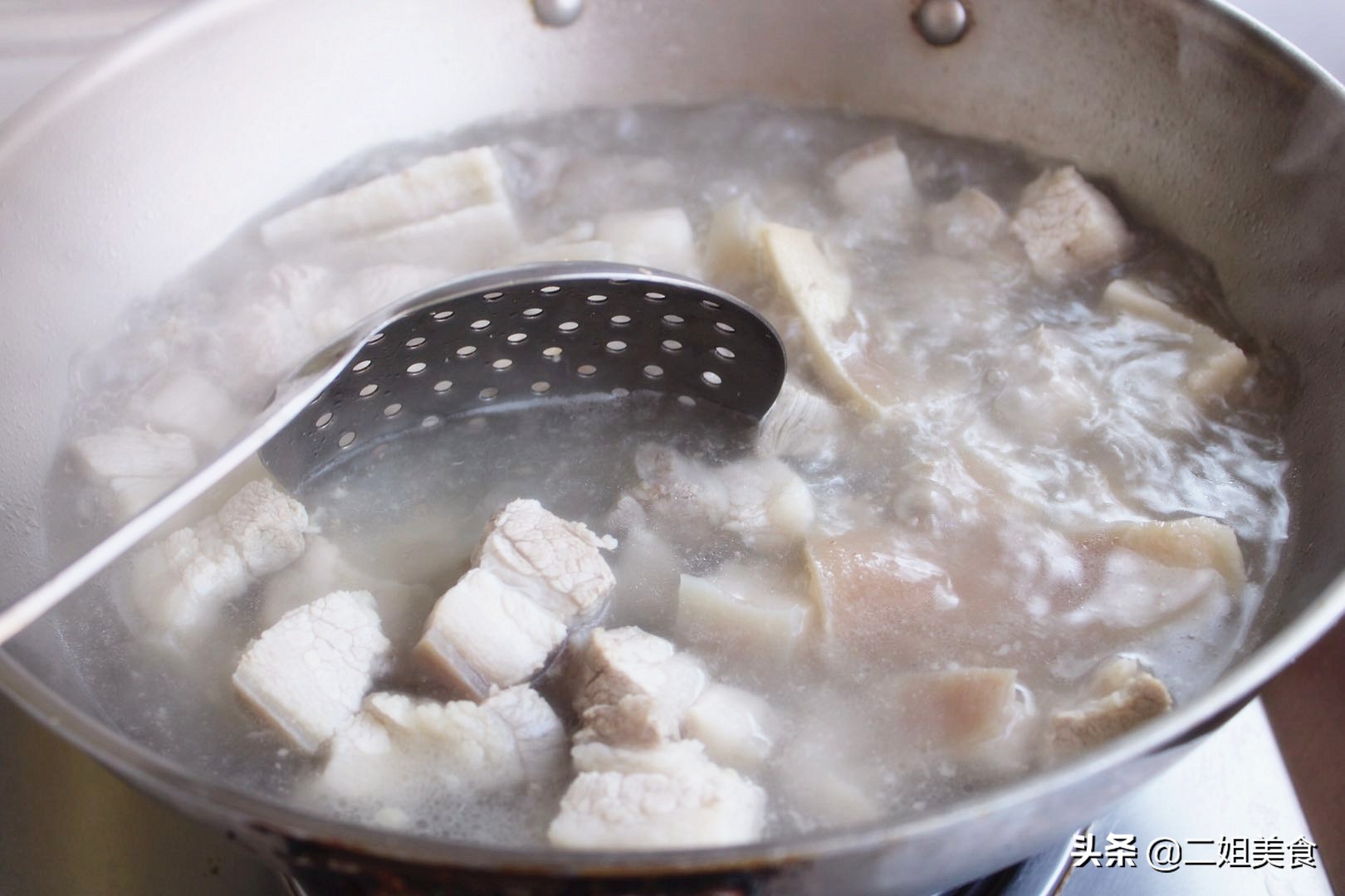 炖肉出的沫子是什么,炖肉炖出来的沫子是好的还是坏的