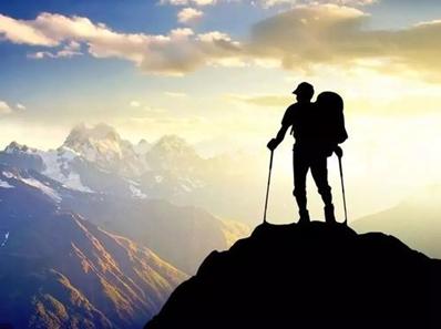 爬山好物必备神器,爬山的必备物品有哪些