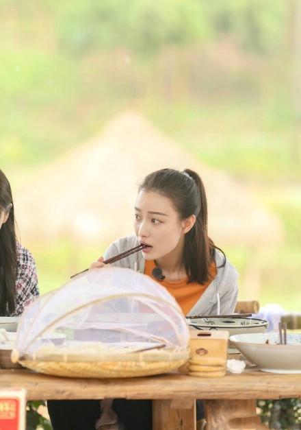 古力娜扎赵丽颖撞衫黄裙子,古力娜扎撞衫裴秀智