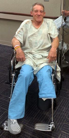 美农夫被卷入机器忍受剧痛用小刀锯腿，获救秘诀靠“坚持”二字