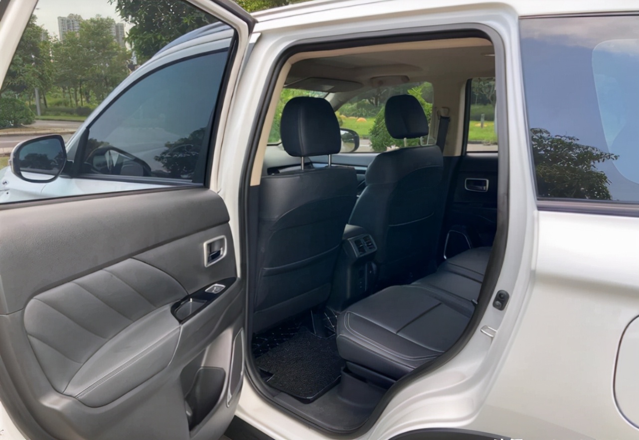 三菱欧蓝德2020款落地多少钱,欧蓝德三菱落地