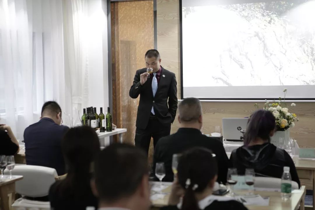 葡萄酒专卖店经营模式,葡萄酒经营模式