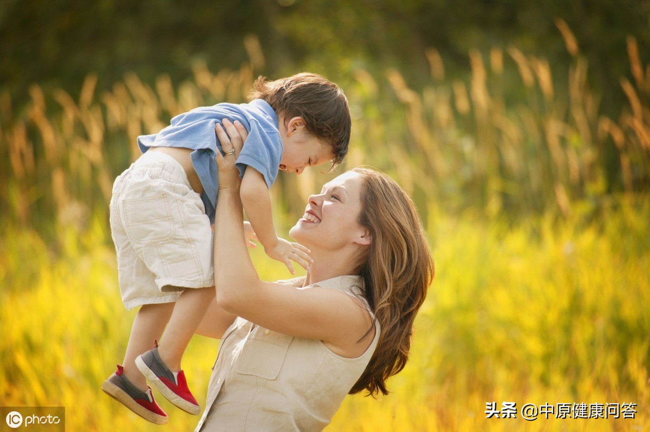 4岁孩子偏头斜视什么原因,8岁孩子近视加斜视配哪种眼镜