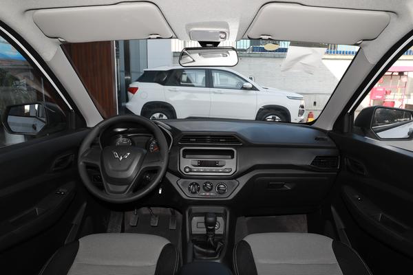 推荐五菱宏光1.5LS舒适型，空间大，性价比高