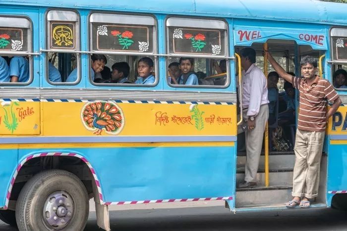 印度加尔各答地铁列车,印度火车站加尔各答